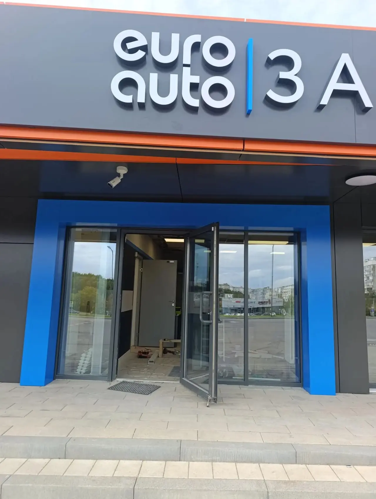 EuroAuto — Объемная фасадная вывеска